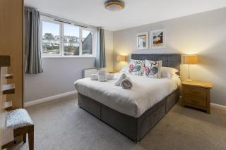 High Hopes, Harbour Location with Sea Views - 5