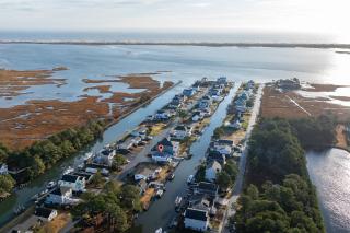 Snug Harbor Sunrise Entire Home - 8