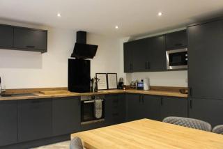 Modern 3 bed Fantastic Location & Long stays - Grimsby - 0