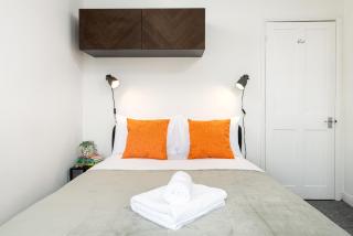 Extended Stays-Parking-Sleeps5-By FabAccommodation - Bristol - 5