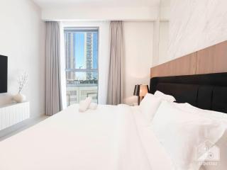 Luxurious stay Dubai Creek Balcony & View - Dubai - 6