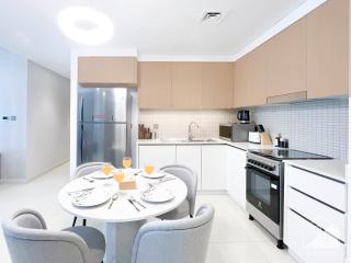 Luxurious stay Dubai Creek Balcony & View - 8