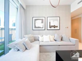 Luxurious stay Dubai Creek Balcony & View - Dubai - 9