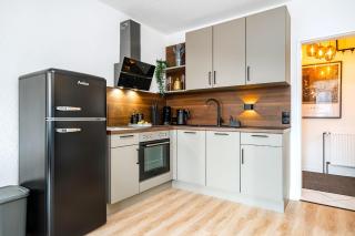NEU! Modernes Apartment am Larrelter Tief - Balkon, Privatparkplatz & FIRE TV! - Emden - 9