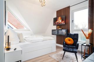 NEU! Modernes Apartment am Larrelter Tief - Balkon, Privatparkplatz & FIRE TV! - Emden - 2