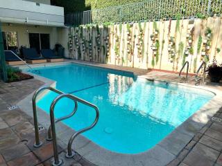West Hollywood 2 Bedroom 2 bath with Pool - Los Angeles - 2
