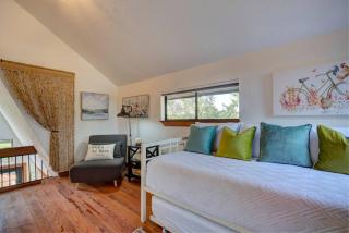 NEW Treehouse at Link Lane 2 Acres w Hot Tub - 1