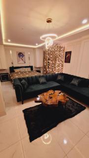 Luxury Private Apartment - Lahore - 9
