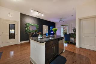 Central Houston Stay - Walk to NRG Stadium, Relax by the Pool, and More! - 7