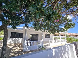 Spacious oasis of light and nature beach villa - 8