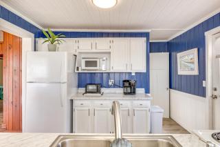 Beachfront Home 1 Mi to Lighthouse on Oak Island - Oak Island - 2