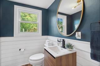 Spacious 4bd Modern Home in Convenient Bethesda - 3