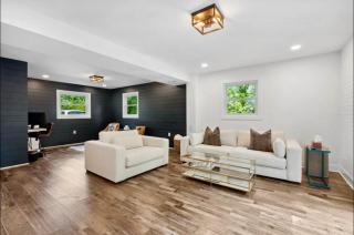 Spacious 4bd Modern Home in Convenient Bethesda - 2