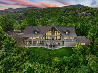 Magestica - Luxury Lodge -Wedding Retreats and Getaways - Premiere Smoky Mountain Views Gatlinburg-Pigeon Forge- Outdoor Pool - Arcade Room - Luxury Lodge Compound - Sevierville - 9