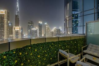 Sky Pool Gem with Iconic Burj Khalifa Views 3Br apartment in Paramount Hotel Midtown - 9