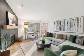 True Ski in Out 5 BDR with Stunning Mountain Views - 8