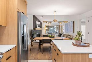 True Ski in Out 5 BDR with Stunning Mountain Views - 2