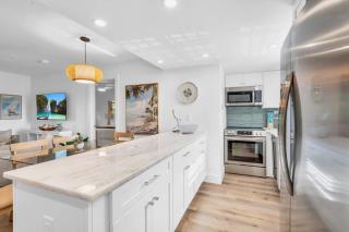 Fantastic Views - A Fully Renovated Deluxe Condo W Private Beach Access - 2