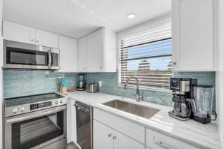 Fantastic Views - A Fully Renovated Deluxe Condo W Private Beach Access - Naples - 7
