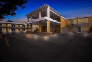 Best Western Lee's Motor Inn - Chamberlain - 0