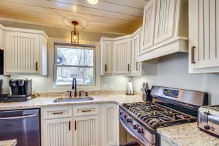 Hot Tub and Movie Room Updated Cabin in Ellijay! - 2
