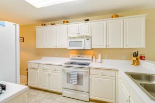 Steps to Beach Fort Pierce Apt with Pool Access - Fort Pierce - 3