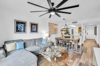 Designer Furnished and Views - Naples - 9