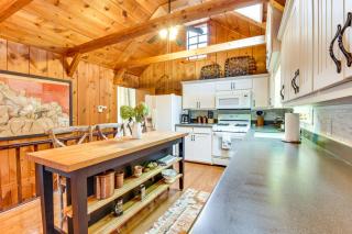 1 Mi to Beach Lake Rabun Home with Carriage House - 2