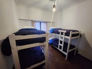 Casa con 2 dormitorios, pileta, parrilla y cocheras - 7