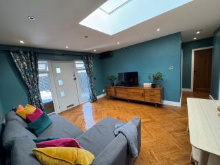 Streatham House - 2 Bedroom - Sleeps 6 - Free WiFi - Streatham Vale - 0