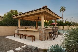 Arch Views Beautifully designed home with swimming pool table and more - 8