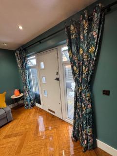 Streatham House - 2 Bedroom - Sleeps 6 - Free WiFi - Streatham Vale - 2