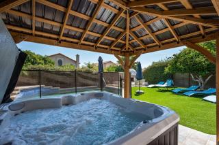 Reel fun Centrally Located w Movie Room Pool Hot Tub - Phoenix - 0