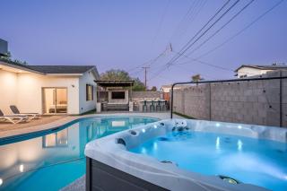 Endless entertainment and 1.5 miles from Old Town stay at Sunbaked Terrace - 0