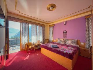 Sakinn Stays- Scenic Mountain and Valley View Guest's Favourite and Awarded Cottage - 6