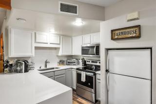 Cozy Hilltop Retreat Quiet Street Near Downtown and NAU Private Forested Setting - Mountainaire - 3