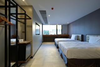 3 Door Hotel - 9