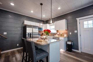 Romantic Cabin Retreat By Ghosal Luxury Lodging - 5