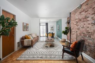 Luxury Old Montreal Parking with Yard Patio 10 Guests - 4