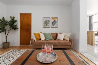 Luxury Old Montreal Parking with Yard Patio 10 Guests - 7