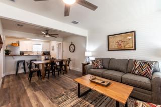 Seaside Escape Two Fully Remodeled Homes for Your Group - 8