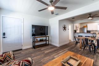 Seaside Escape Two Fully Remodeled Homes for Your Group - 6