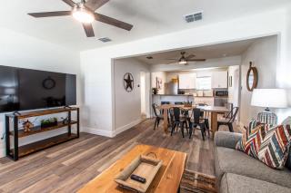 Seaside Escape Two Fully Remodeled Homes for Your Group - 6