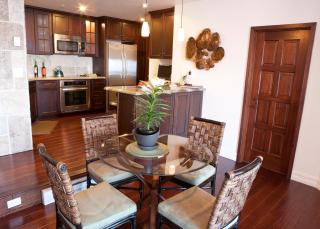 Avalon condo w hot tub & balcony - 6