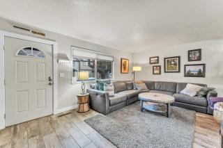 Lake Tahoe Getaway Close to Beach & Ski Slopes - 3