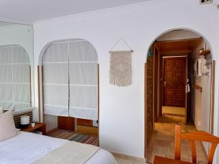 Cozy- 100m from the Beach with Pool & Perfect for2 - 2