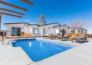 Number 1 Joshua Tree Escape-Heated Pool - Landers - 8