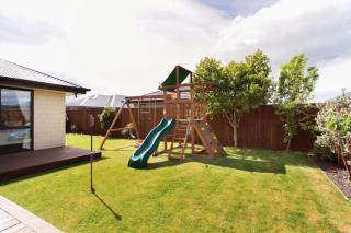 Family-Friendly Home in Wigram with Style & Space - Christchurch - 3