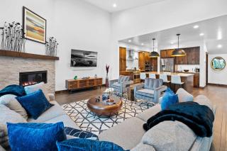 Luxurious Truckee Rental Hot Tub and Valley Views - 9