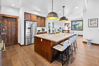 Luxurious Truckee Rental Hot Tub and Valley Views - 2